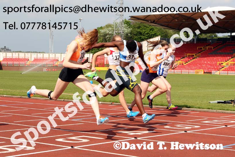 Under-15 girls 100 metres at the North Eastern Championships, Gateshead International Stadium.  Photos: David T. Hewitson/Sports for All Pics